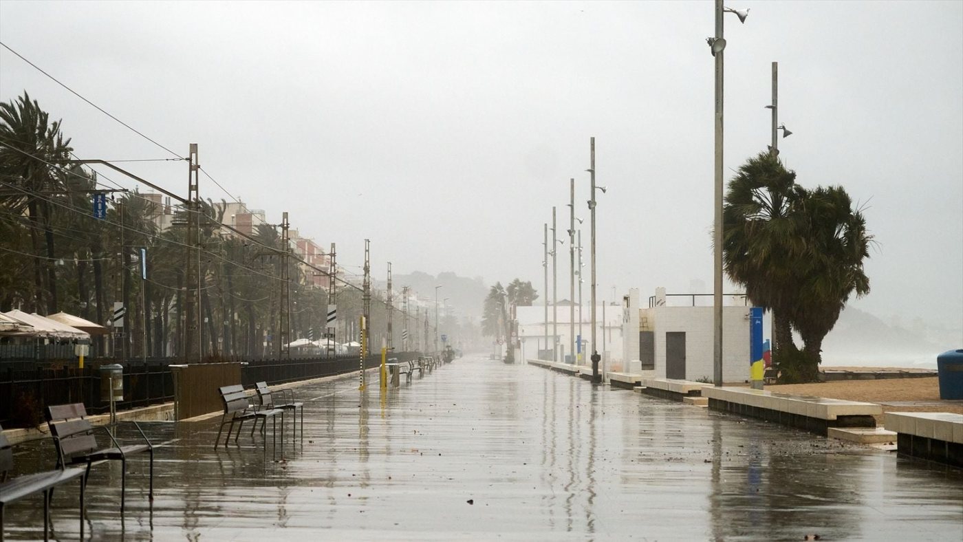 Barcelona encara un jueves con cielos poco nubosos, tormentas en el interior y calor persistente