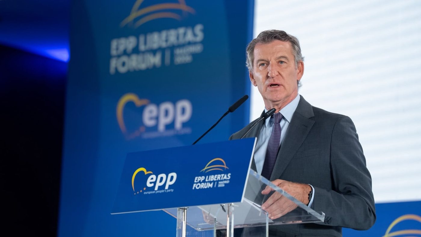 Feijóo acusa a Sánchez de ser un «presidente autoritario» en un foro internacional del PPE