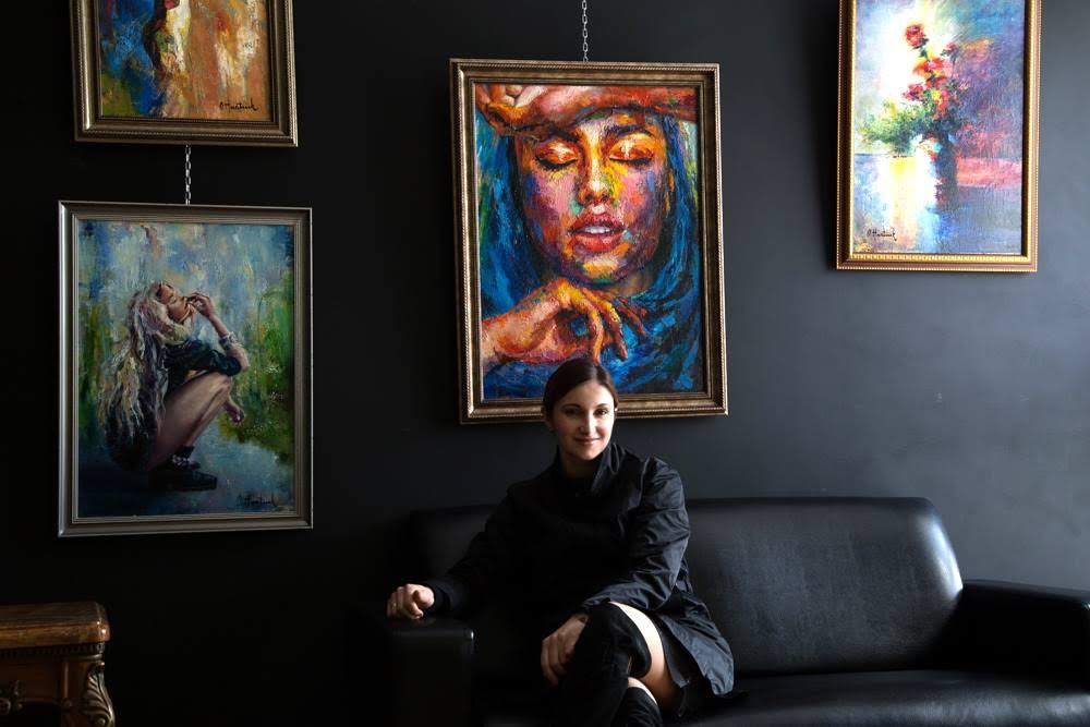 La pintura figurativa de Olha Hnatiuk despierta un creciente interés en las galerías europeas