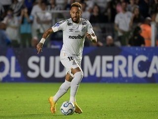 Neymar deja en el aire su futuro y su padre descarta la retirada