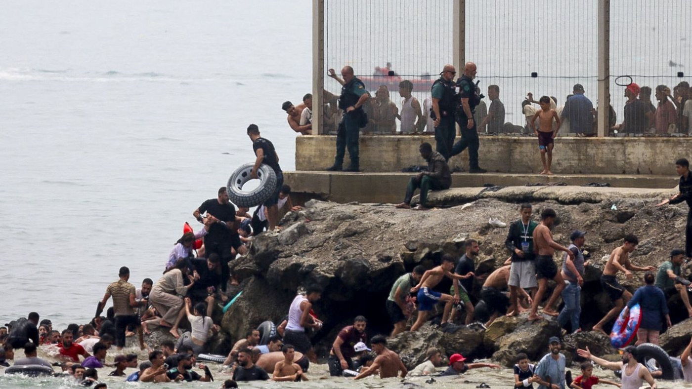 España y Marruecos pactan acelerar la devolución de migrantes que entraron ilegalmente en Ceuta