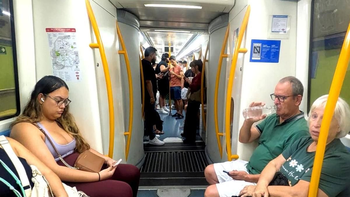 Las líneas 1 y 5 del Metro de Madrid ya tienen aire acondicionado, pero los usuarios siguen sufriendo calor