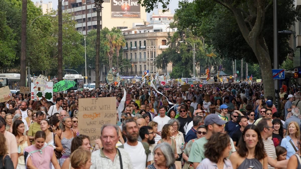 Decenas de miles de personas protestan en Palma contra la turistificación y la crisis de la vivienda