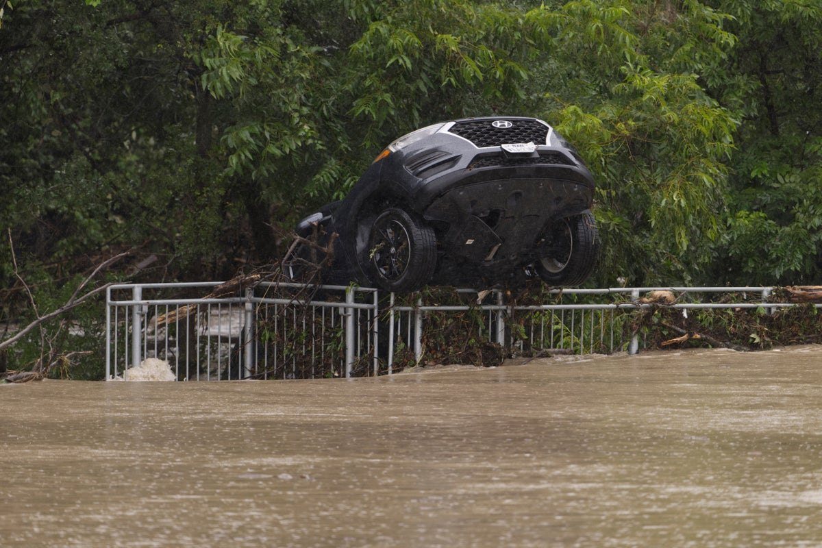 Inundaciones catastróficas en Texas dejan dos muertos y amenazan con repetir la tragedia del año anterior