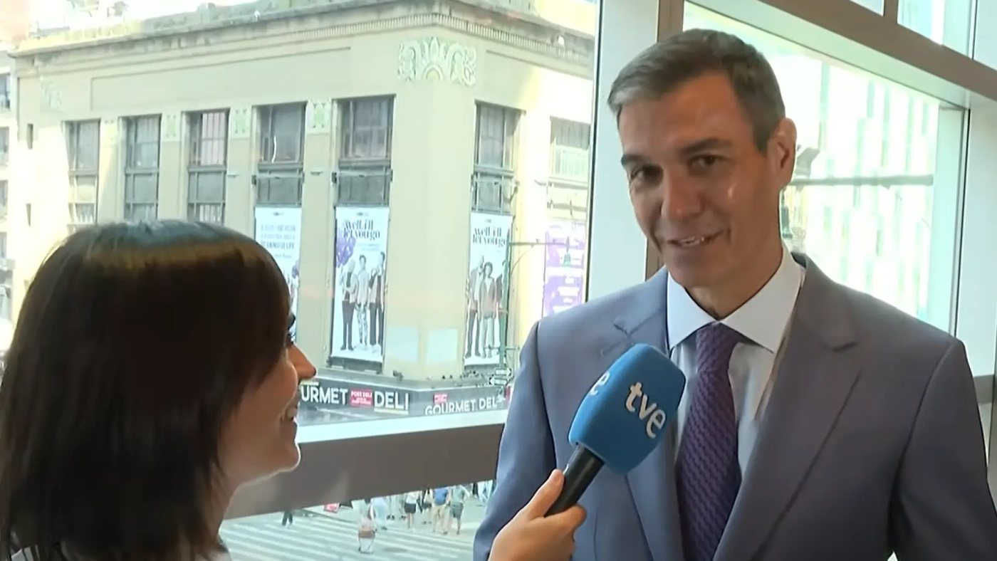 Pedro Sánchez prioriza que España reciba la copa del Mundial frente a quién la entregue