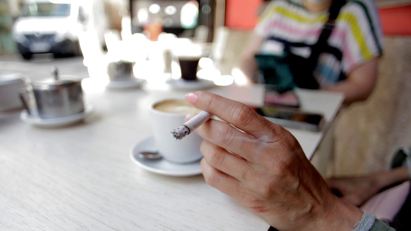 El Gobierno aprueba la nueva ley antitabaco que prohíbe fumar a menores y amplía los espacios sin humo