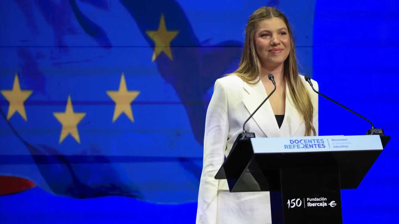 La infanta Sofía defiende a los docentes en su primer discurso público