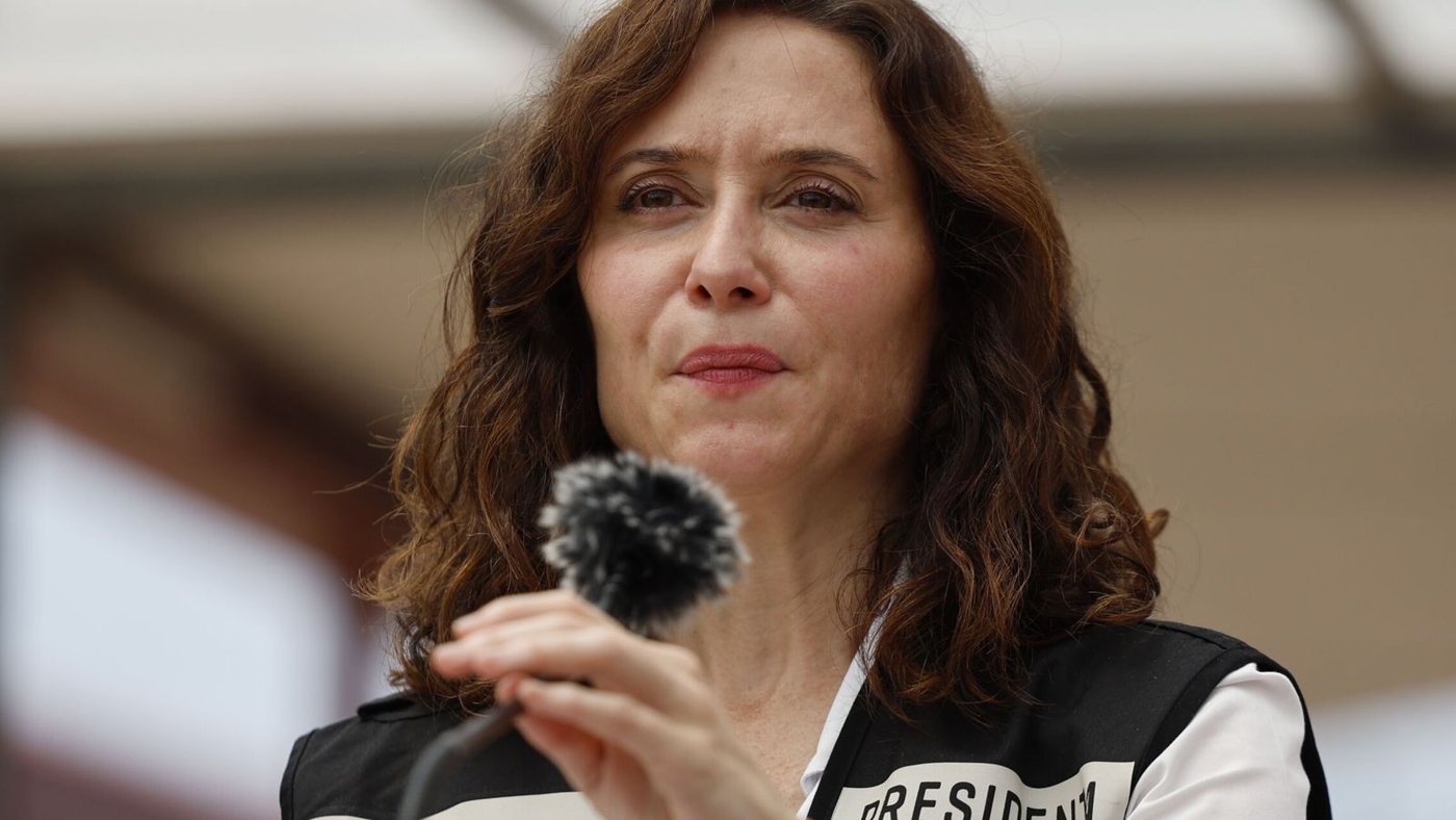 Ayuso garantiza una recuperación «inédita» tras el mayor incendio de la historia de Madrid