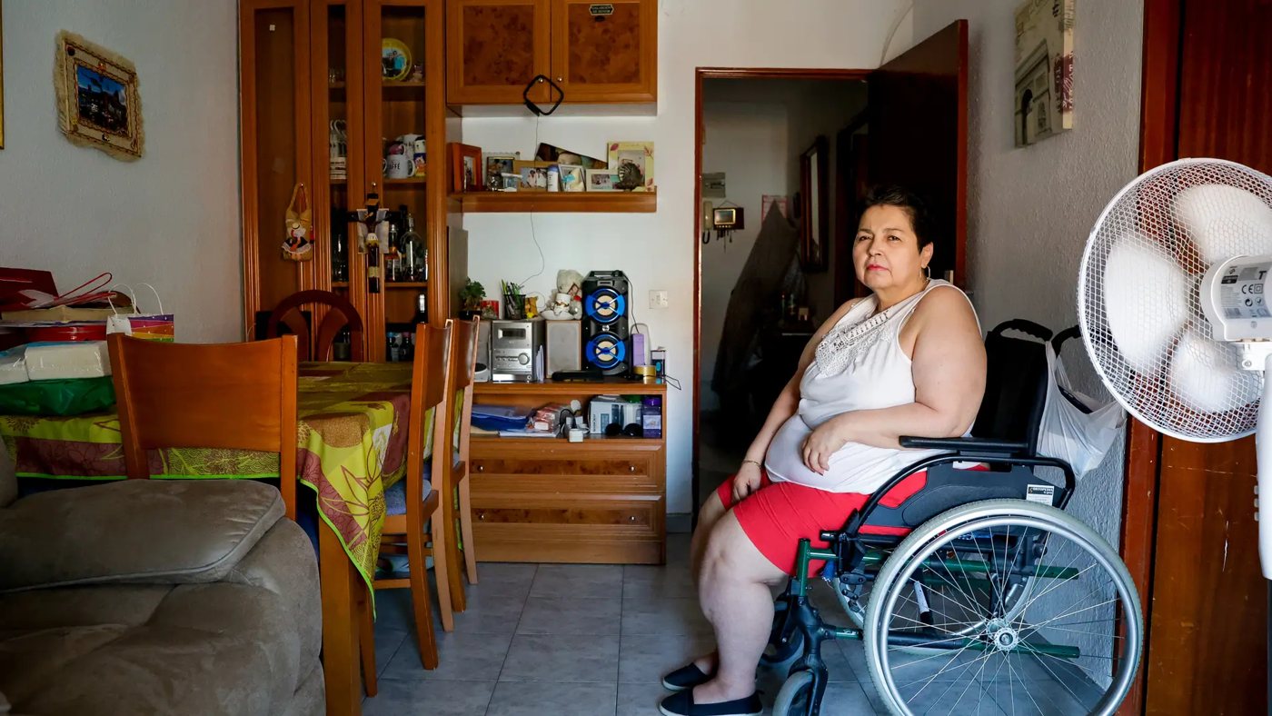 El drama de vivir «preso» en casa por falta de ascensor: cien mil personas afectadas en España